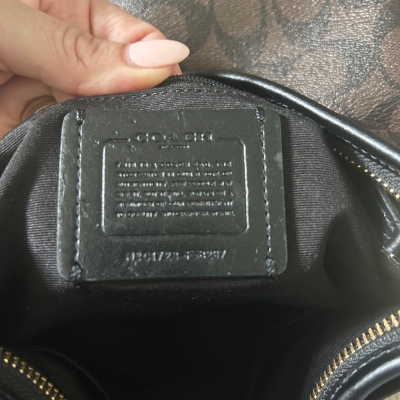 Coach Signature C Crossbody – Classic Style - Picture 2 of 2